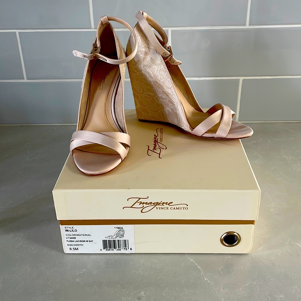 Vince Camino Shoes Imagine Lace/Satin Wedges size 8.5 color-Sand